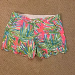 Lilly Pulitzer Buttercup short size 6. Multicolor